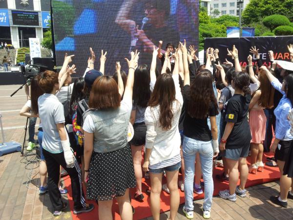burgerking887's tweet photo. 숙대 축제 놀러왔다가 저도 워프게임참여합니다~ http://t.co/UBO3FKnt