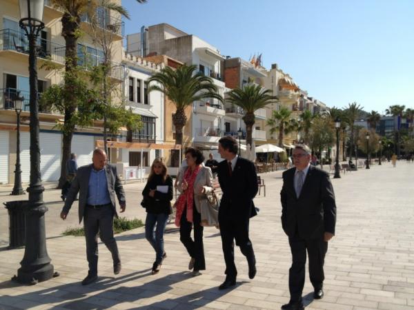 ppgarraf's tweet photo. La vicepresendenta 2a fel congreso, Dolors Montserrat, PP, en la playa de San Sebastian http://t.co/F7Q6s53W