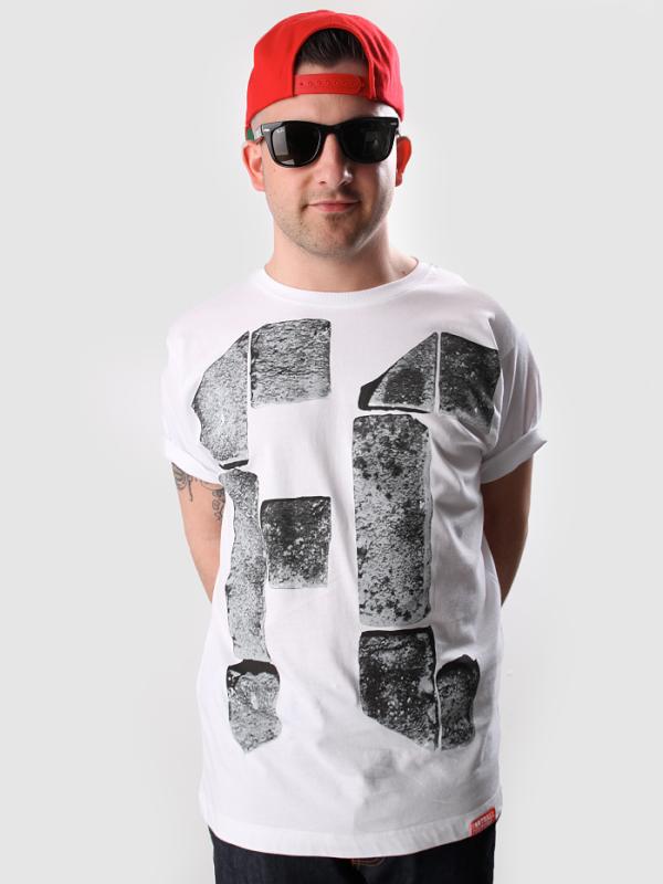 Ajaxshowtimecom's tweet photo. Volg ons en retweet dit bericht als je het shirt dat @MrPolska draagt wil winnen! @footballculture #ajaxshowtime http://t.co/WH2pREMX