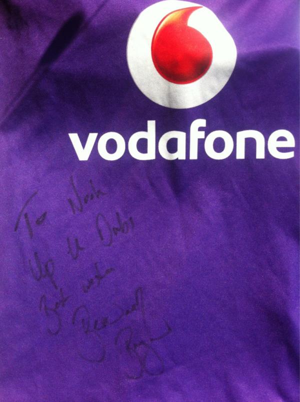 DubMatchTracker's tweet image. Met @bernardbrogan today for lunch &amp;amp; got a Training Top signed for Noah, the son of @galleyhead, who won the #BBcomp