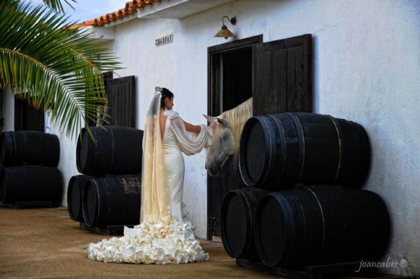 #Bodarociera en #Cantòfol - Fotografía de <a href="/JoanCabes/">Joan Cabes Fotógrafo</a>, organizado por @MomentSingulars y vestido de @vickymberrocal
