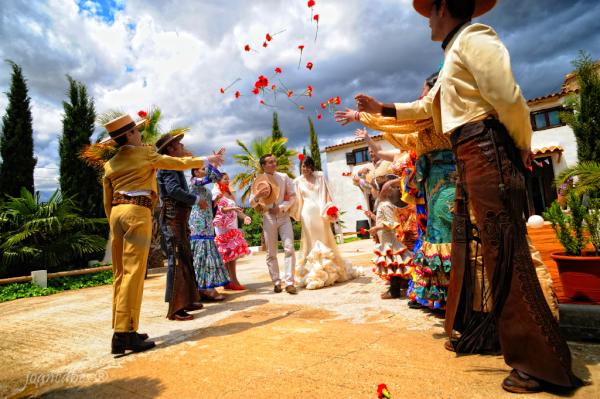 #Bodarociera en #Cantòfol - Fotografía de <a href="/JoanCabes/">Joan Cabes Fotógrafo</a>, organizado por @MomentSingulars y vestido de @vickymberrocal