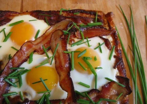 VinnyTheChef's tweet photo. Just whipped up something different for breakfast this morning. A bacon and egg breakfast tart. http://t.co/WptDbKTR