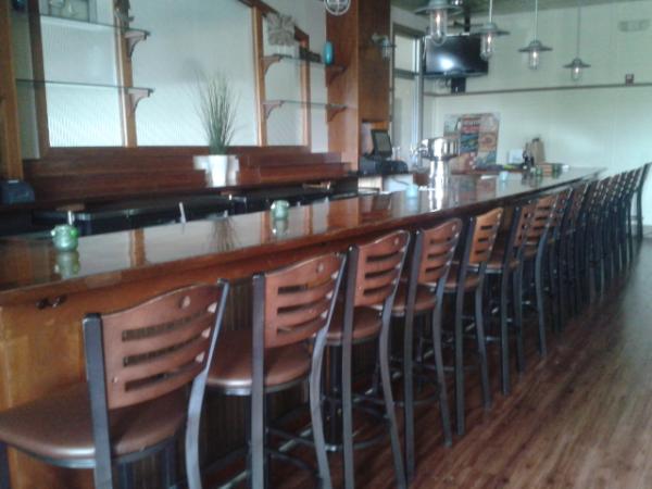 RiverviewBistro's tweet photo. Our bar area http://t.co/emFpJBm0