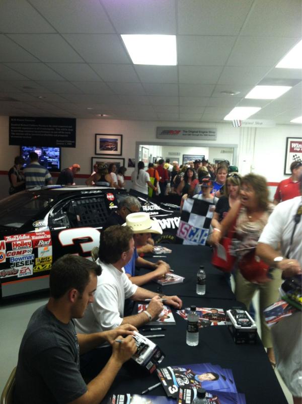 RCRracing's tweet photo. Great group of fans at the RCR museum to meet @chocolatemyers3, @tydillon, @Rchildress3 & @austindillon3. #12FANDAY http://t.co/RkDLkq6G