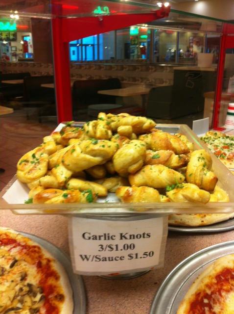 TheRealDinos's tweet photo. Garlic knots always hit the spot! http://t.co/l1FI8Ig1