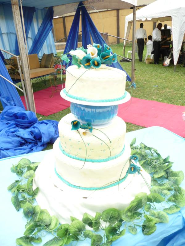 WemblyStores's tweet image. Tola's wedding cake &amp;lt;3