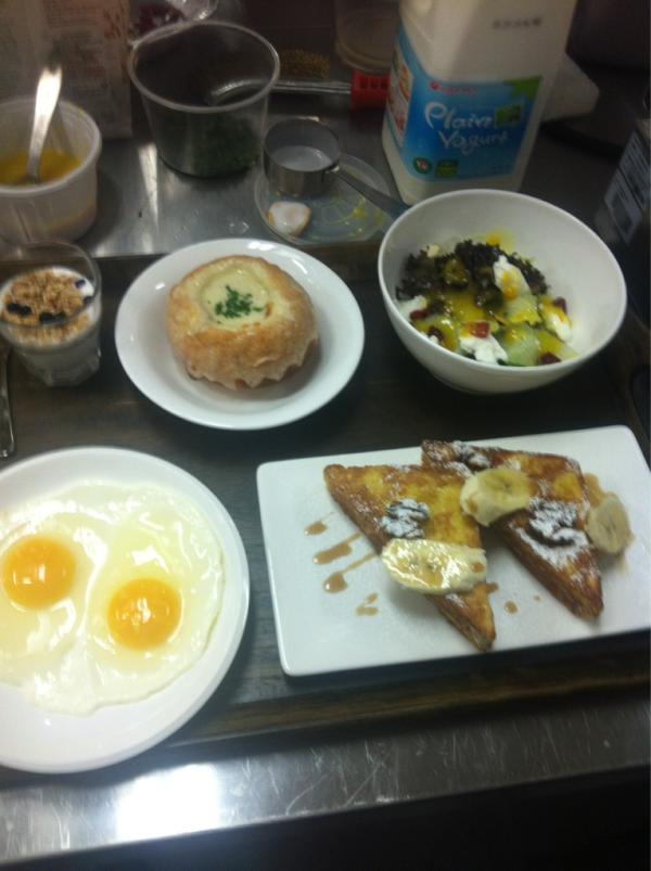 BINnSEO's tweet photo. 오랫만에 버스탔더니...5시간동안... 젠장... 배고푸다.. 브런치??? 묵자! http://t.co/kQaVAvNj