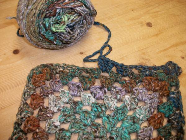 This Granny Square Kogarashi by Noro, a gorgeous yarn of half silk, half wool! 
noroyarns.com/v2/en/html/hom…