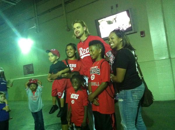 OneSimpleJamie's tweet image. Some of the kids @Brighter_Lives w/ Bronson Arroya with @Reds. Thanks so much for coming to say hi! #303030
