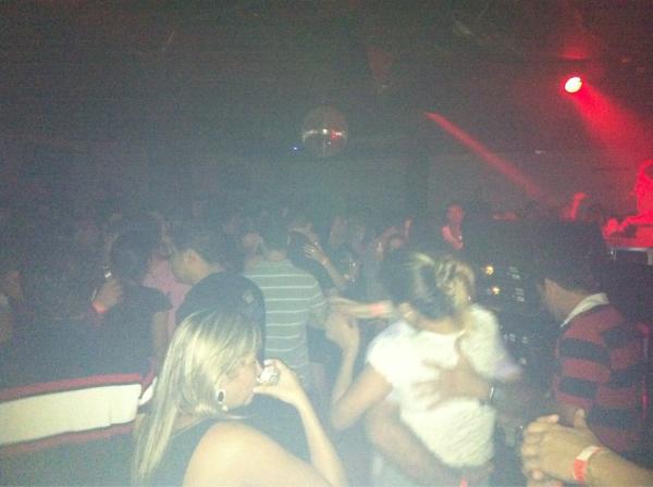 Wave_Lounge's tweet photo. Pista da Wave bombando na Sextaneja Universitaria. Uhuuuu!!!! http://t.co/qNJnrJ0j