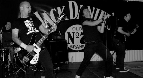 An8Ma's tweet photo. @UnderDuressband http://t.co/61mGhXCu