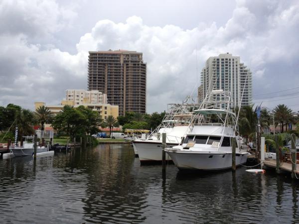 SlimGymRat's tweet photo. Time to fish !! http://t.co/cxOFJEo0