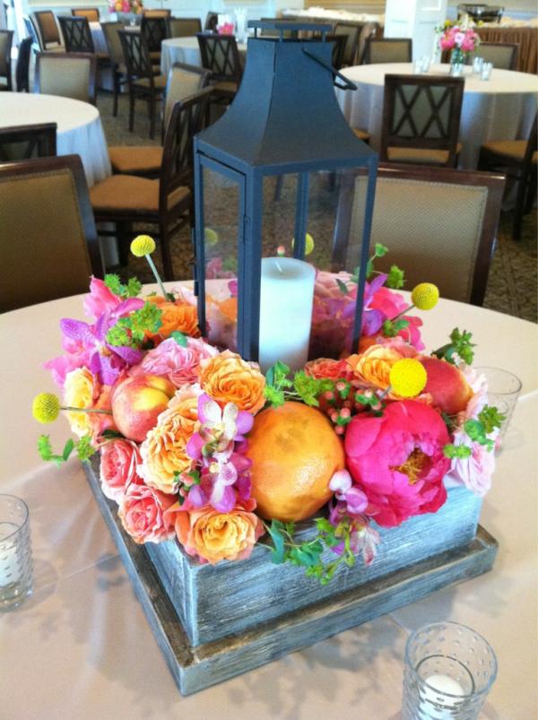 Fun and bright centerpiece from today's wedding at the Daniel Island Club. We love the grapefruit and peaches!