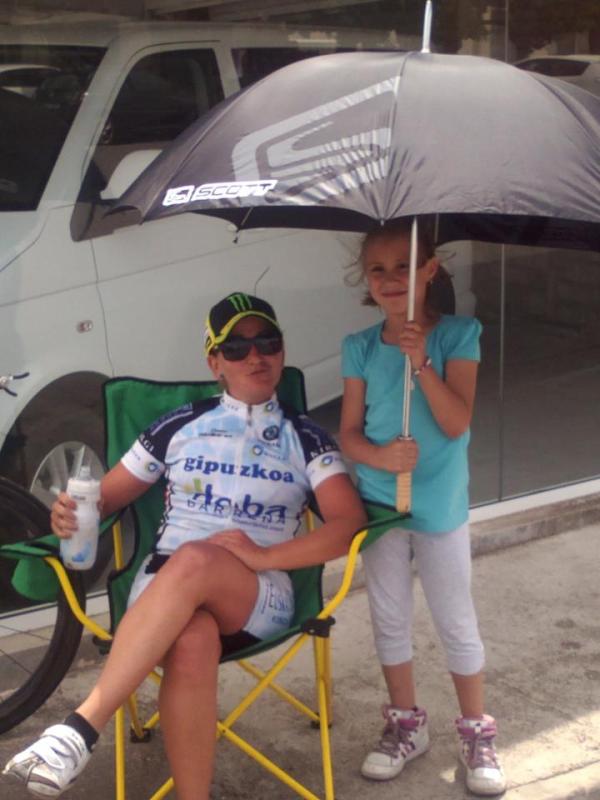 Esa azafata buena en el paddock!!!