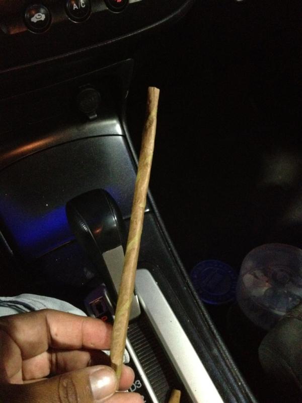 josealvarez0583's tweet photo. Bout to blow big early in tha A.M http://t.co/s1AbzfbC