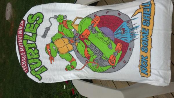 nikkinappoli's tweet image. Oooh yea look at this towel im about to sit on! #kicksomeshell