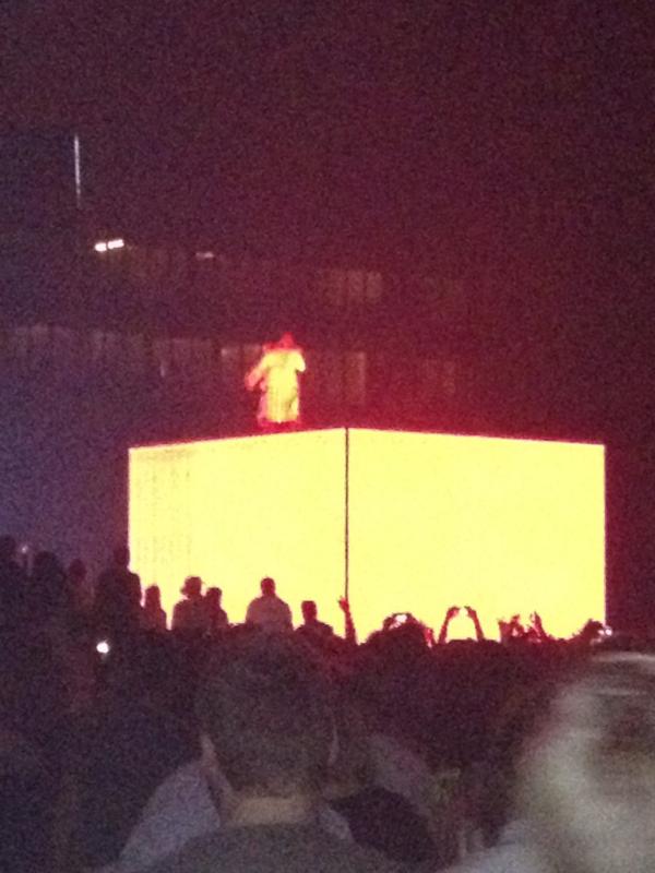 benebra's tweet photo. #watchthethrone var syyyykt http://t.co/BcIYFrVA