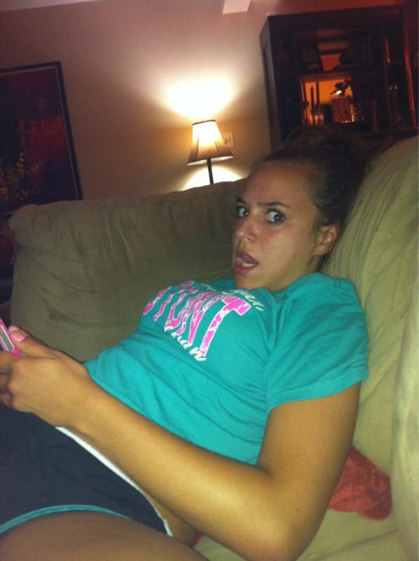 MaddieJorgensen's tweet image. This is what @BobbiHarlan does instead of hw! #tryingtohelpyou ☺