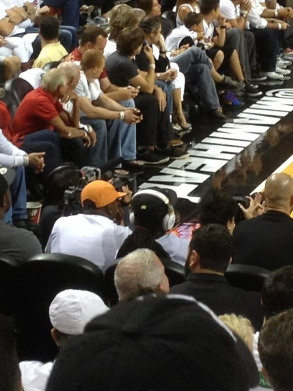 Ginathingy's tweet image. Weezy wud b jamming at da game #rapperproblems