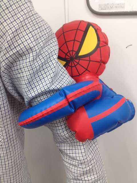 ぴあ 映画編集部 Sur Twitter スパイダーマン空気人形が腕に抱きつくとこんな感じ 画像 名前と飼い主も引き続き募集 Http T Co 0wvcqlwc Spiderman 映画 Eiga Movie Http T Co 6jkkggf8