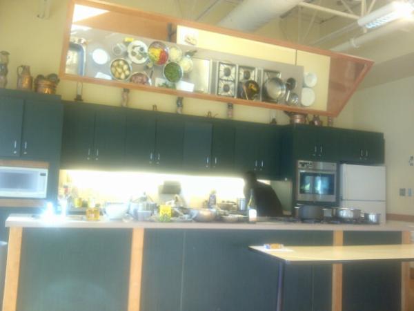 KarlynPercil's tweet image. Oooooh we&apos;re here! Front of the class!! Chef Vanita Vasha is ready to go! #excited #indiancookingclass