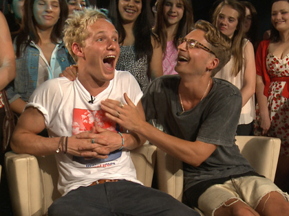 E4Chelsea's tweet photo. LOVE this bromantic pic of @JamieLaing_UK & @oliverproudlock from #liveinchelsea. Watch the ep: http://t.co/5995dOQy http://t.co/HuRnm0Nv