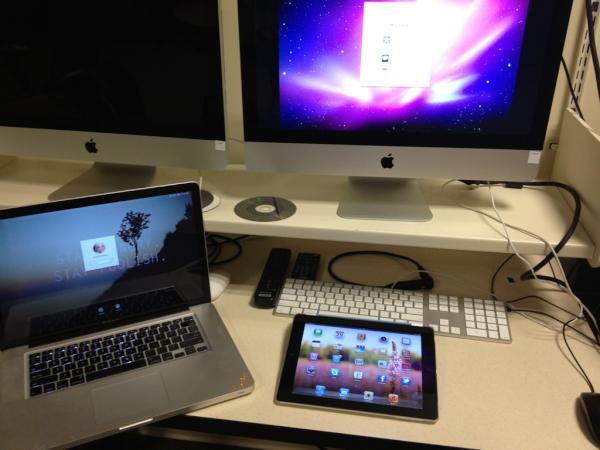 kasideekarsten's tweet image. Too much technology?? #commmajorproblems