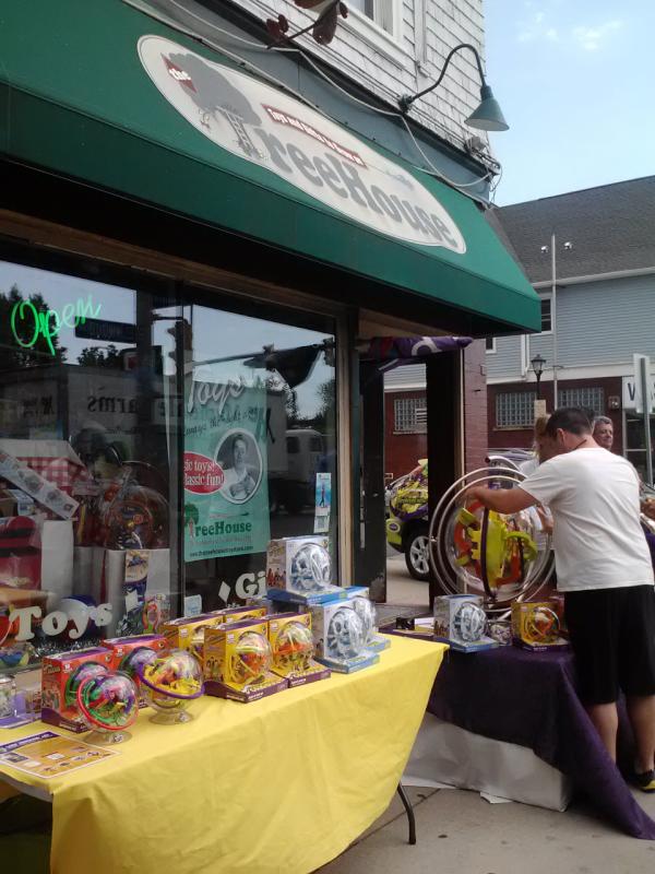 PerplexusTour's tweet image. Beautiful day for Perplexus! Come visit us at the Treehouse on Elmwood in #buffalo #perplexustour