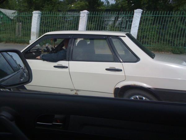 SlashP's tweet image. Это как так... Праворульная зубила...