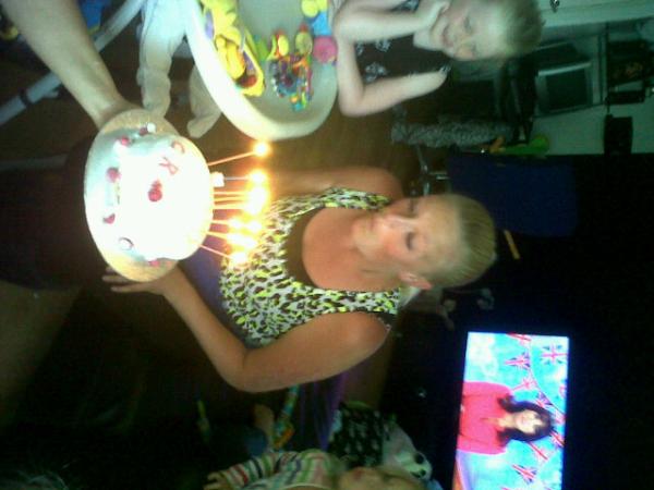 CPollit's tweet photo. My beautiful lil sister! HAPPY BIRTHDAY ♥ YOU MILLIONS xx http://t.co/lfTsWuLZ