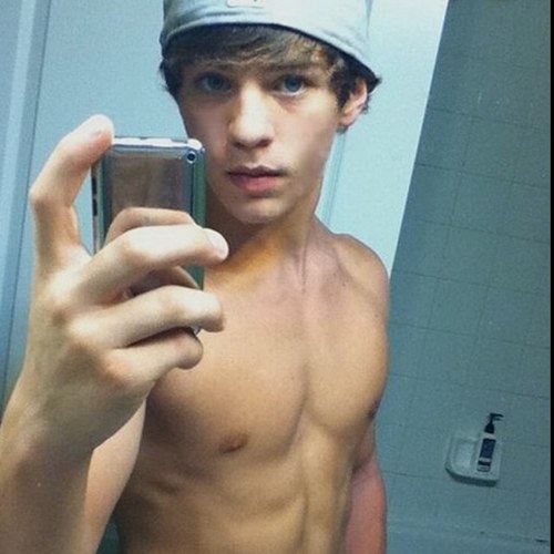 Beautiful Boys (@DailyBoys) Twitter