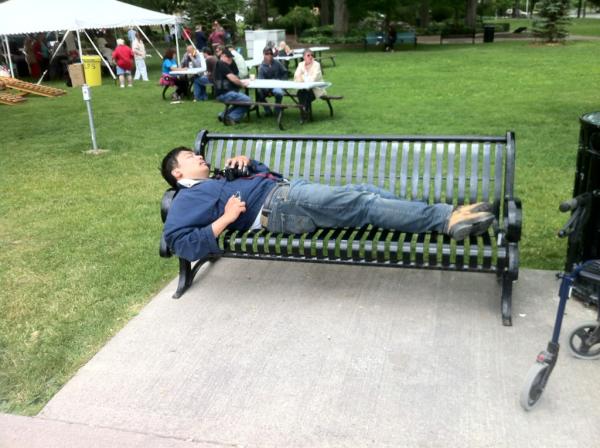 avyahuja's tweet image. Causally having a nap in the park #LNZproblems #longman