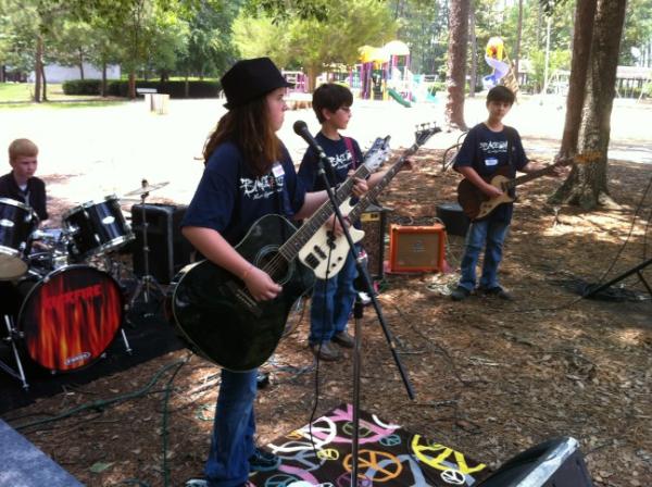 beansandstrings's tweet image. James plays his solo in "Wish You Were Here" #KickFire #amazingdiscoveries