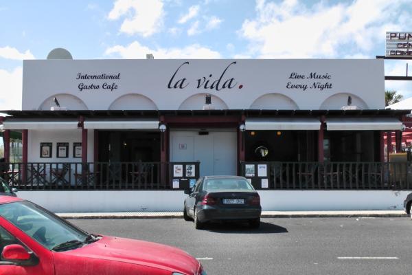 GSecos's tweet image. Ojo! En este local no quieren españoles. Junto al hotel Gran Teguise en Lanzarote.