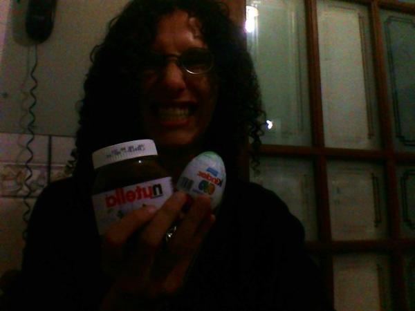 kanuyls's tweet photo. Ganhei um Kinder Ovo hoje e o comerei recheado com Nutella. Será que presta? hauhau http://t.co/qMQpxnWQ