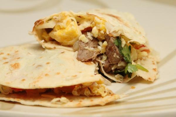 Bocadillo_ID's tweet photo. Taste our new version of beef tacos today at pluit village @foodgrapher! hasta pronto amigos! :) http://t.co/cmGVhG4D