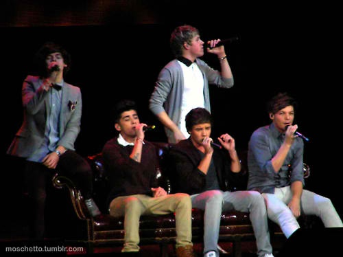niallstedybear's tweet photo. Other girls: Why are you single?
Me: 'Coz God's saving me for one direction. http://t.co/56FRgkiQ