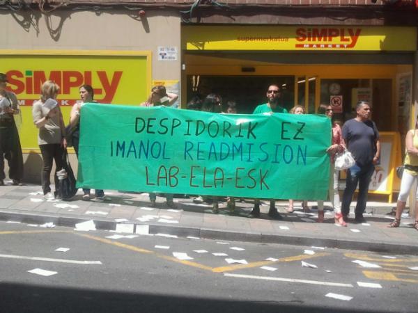 LABsimply's tweet image. Seguimos con las concentraciones para la readmisión de nuestro compañero Imanol