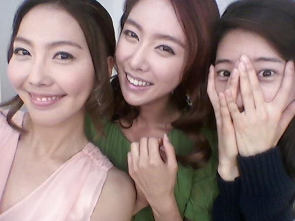 사직구장으로 떠나는 솔지 그리고 사직에서 돌아온 얼굴가린 미녀. 사진이 누워있는건 기술부족 크크