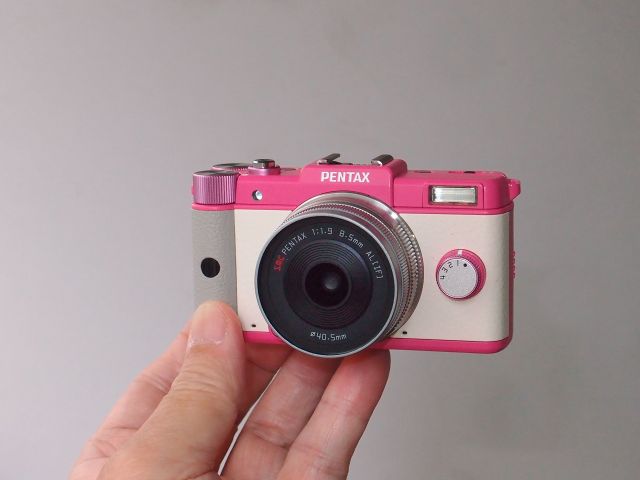 ロエベPENTAXのコラボPENTAXQ MAGENTA PINK