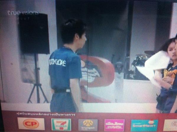 ZO_AF9FC's tweet photo. โซ่ซ้อมร้องเพลง #จีบฉันที อยู่จ้า มีเพื่อนๆช่วยซ้อมให้อยู่ ;) http://t.co/31Nldrql