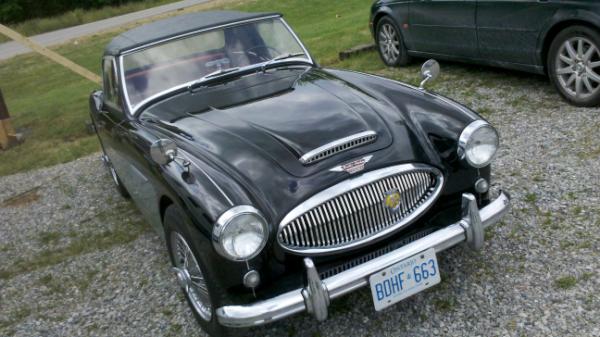 GrandCruises's tweet photo. The Niagara British Car Club came to enjoy the Luncheon Cruise Package today. http://t.co/1TOu4h9I