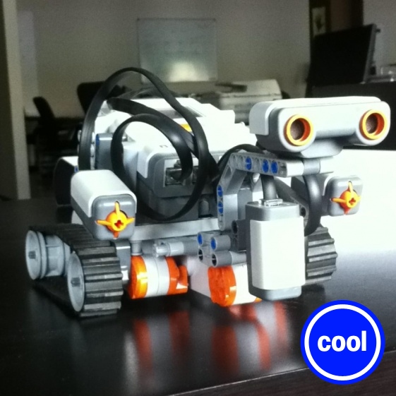 chooona's tweet photo. #legomindstorms is #cool http://t.co/bPAPBCMw http://t.co/D4uqlqK2