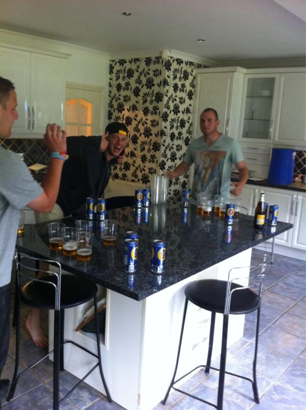 Danny68240511's tweet image. Beer pong #WhatAPickle