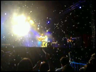 EspartanasA's tweet photo. Anoche acabaría la gira española pero nunca la fiestaaaa!!! @pabloalboran http://t.co/AwVWxFDn