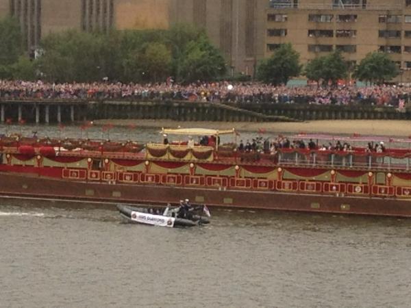 theJeremyVine's tweet image. WATCHING THE QUEEN GO BY!