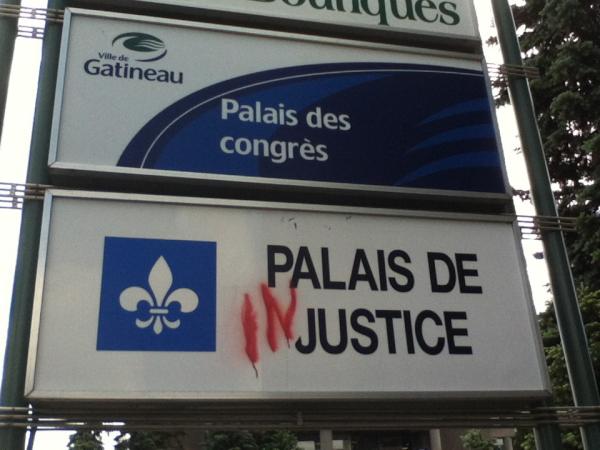 ChloeHallee's tweet image. Je suis ici. #fcee12