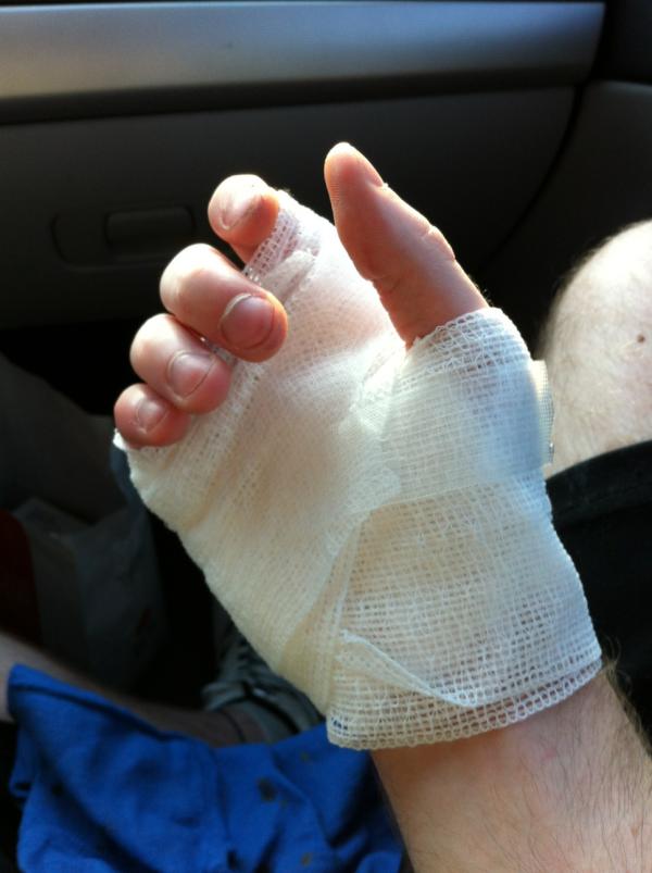 AdamBishop's tweet photo. Don't lean on hot stuff. It doesn't feel too good http://t.co/EMxpZzLo