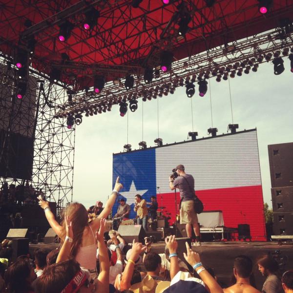 CSteinho's tweet photo. Willie nelson! #summeroffun http://t.co/IkAMFLri